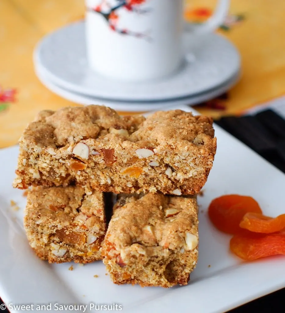 Made with whole grains, nuts and dried fruit, these Whole Wheat Apricot and Almond Bars are great for breakfast on the go. Apricot almond bars with dried apricots on the side.