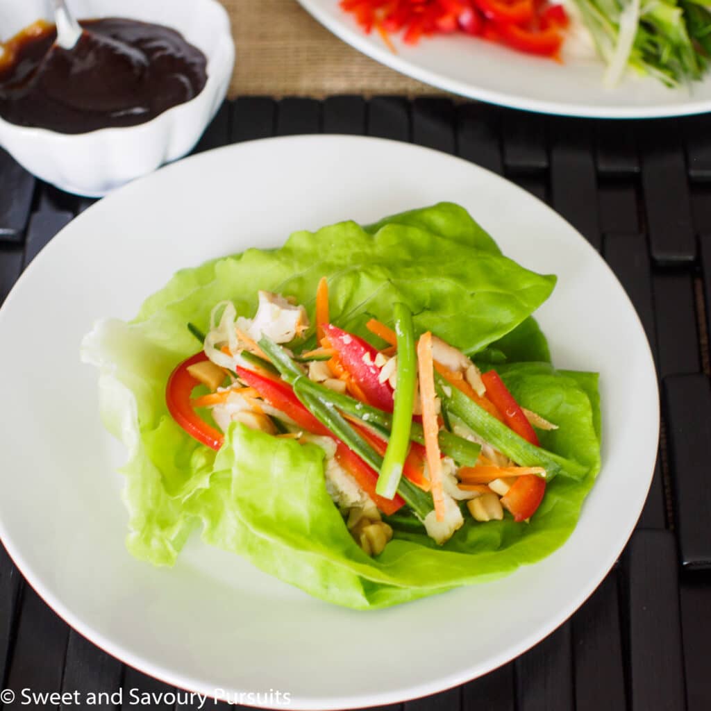 Lettuce bundles with chicken and vegetables.