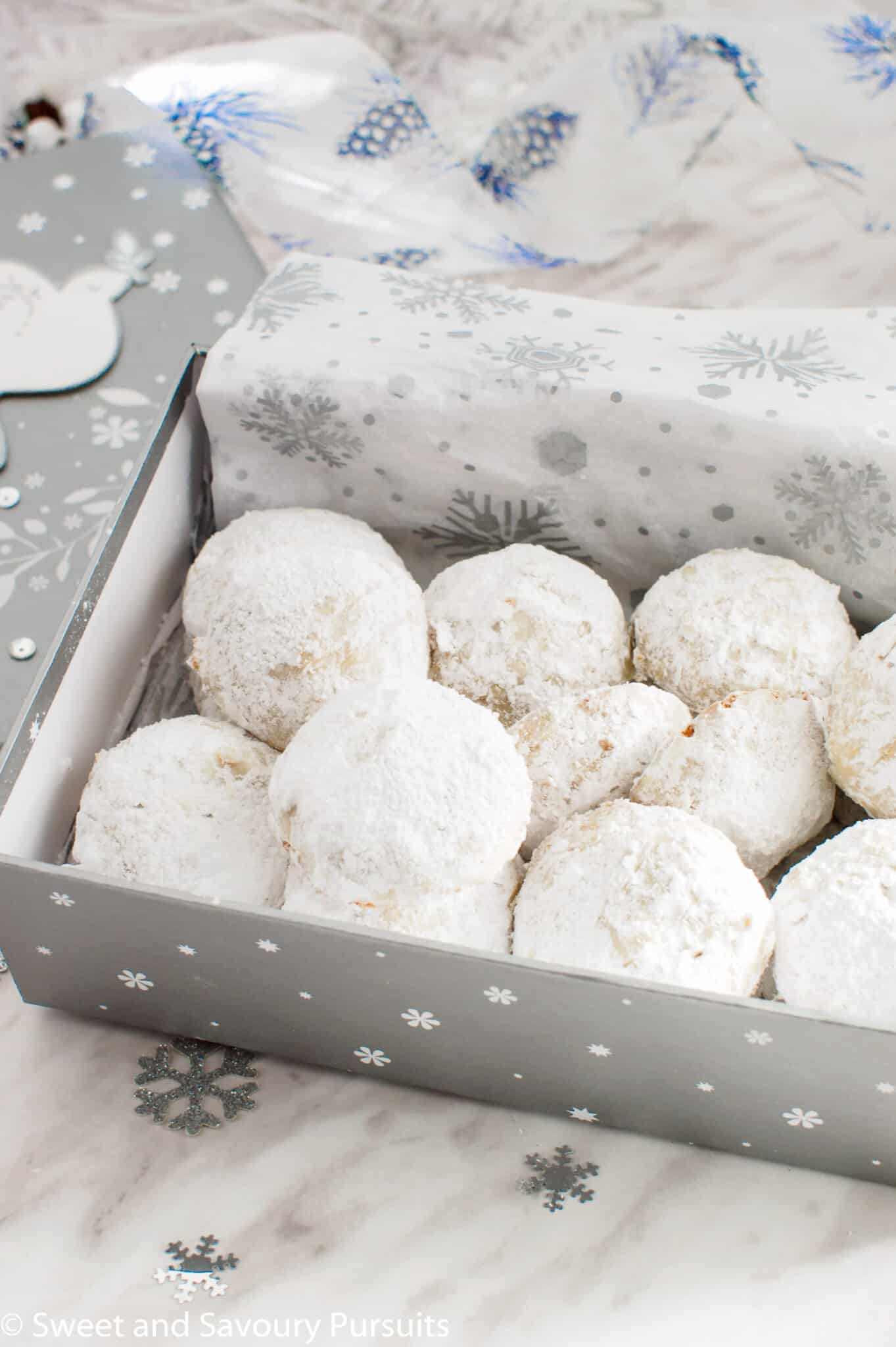 Powdered Sugar Almond Cookies