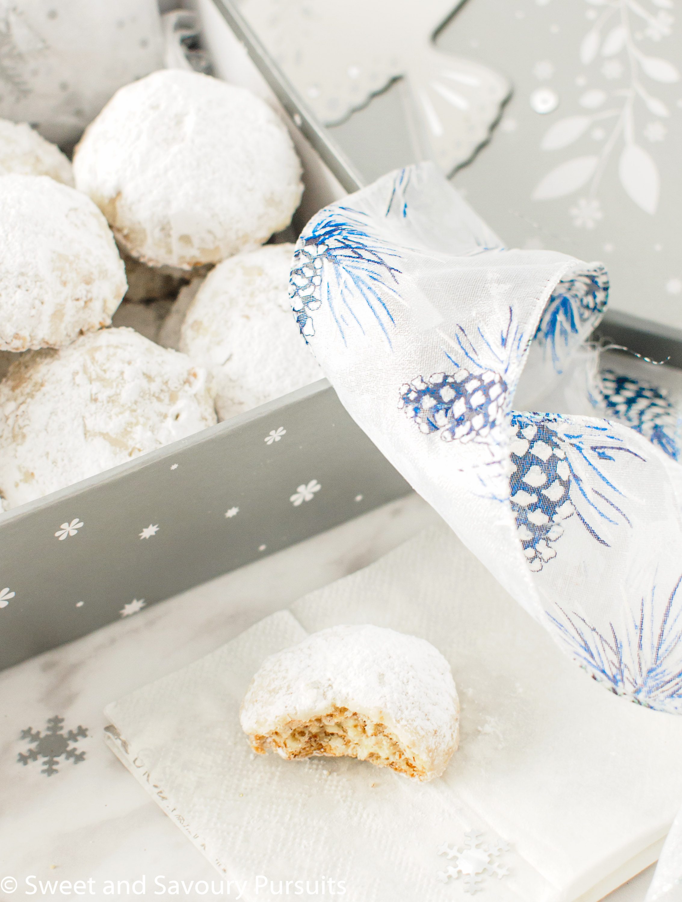 Powdered Sugar Almond Cookies