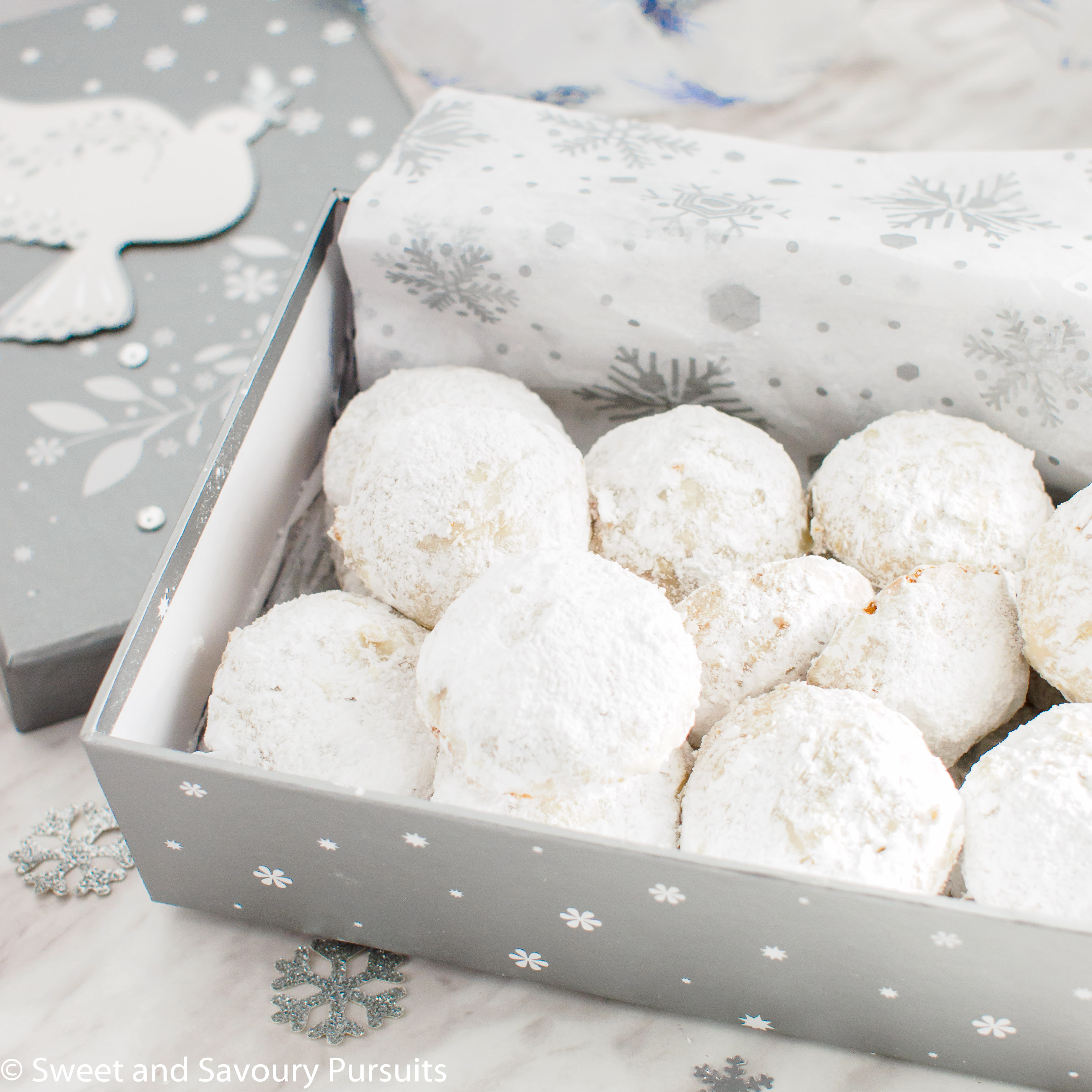 Powdered Sugar Almond Cookies