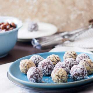 5 Ingredient Date Energy Balls