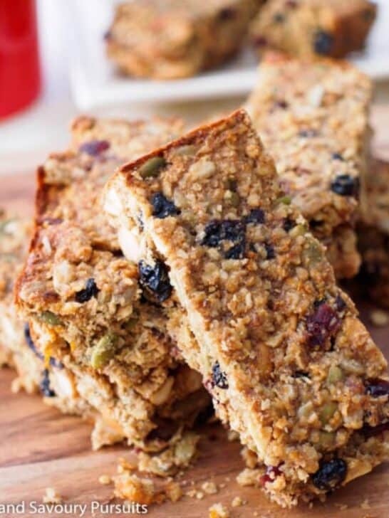 Breakfast bars made with oat, seeds and dried fruit.