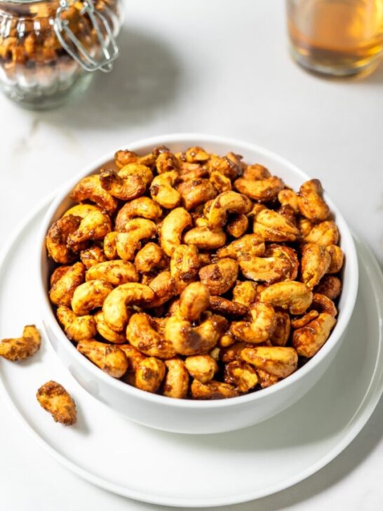 Bowl of curried cashews.