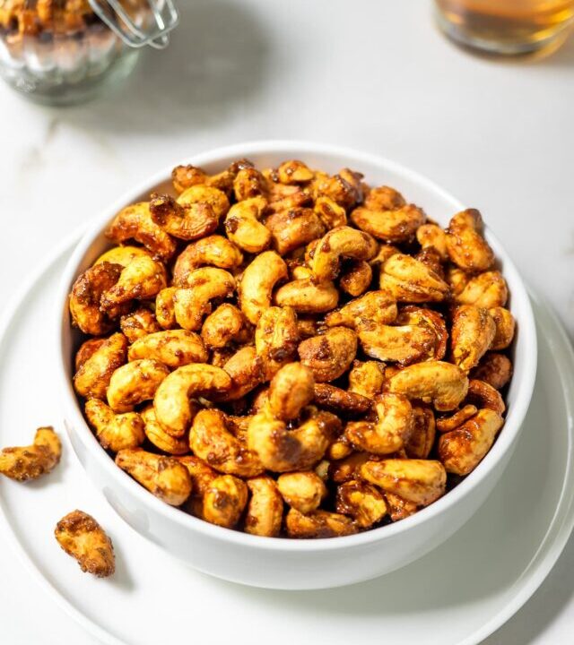 Bowl of curried cashews.