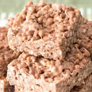 Cocoa quinoa puffs and peanut butter squares on plate.