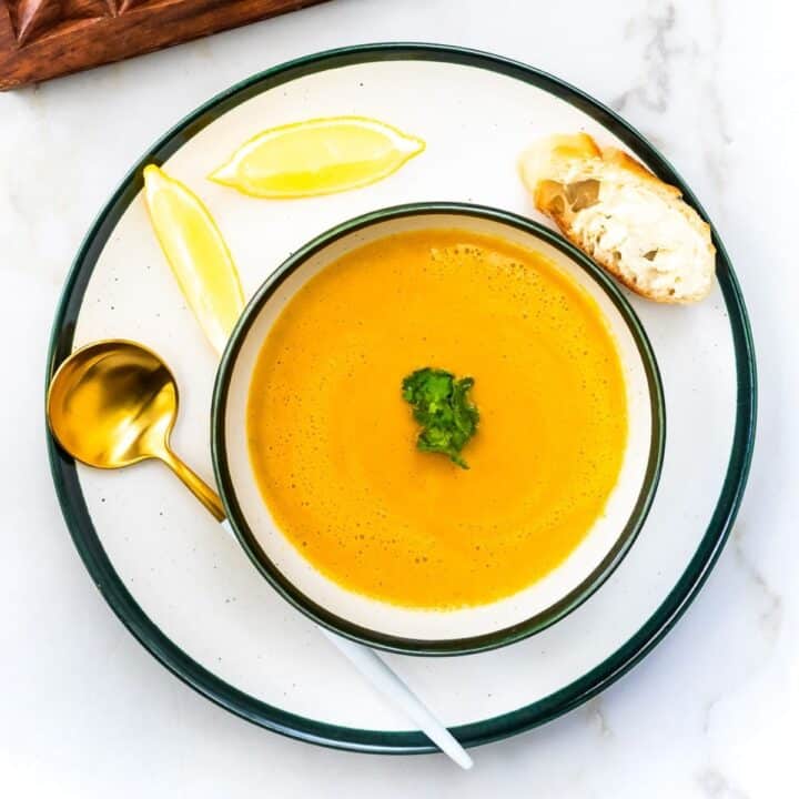 Bowl of puréed lentil and cauliflower soup.